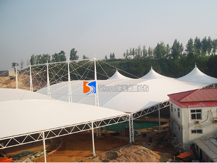 与传统停车棚相比,膜结构停车棚有哪些优势